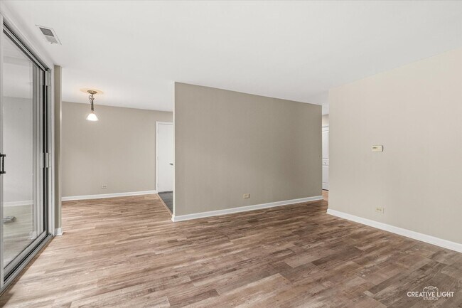 Building Photo - 1601 Fairway Dr