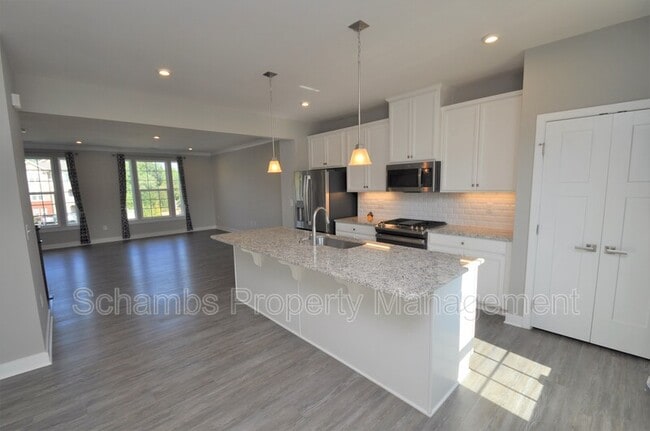 Building Photo - 200 Misty Pike Dr