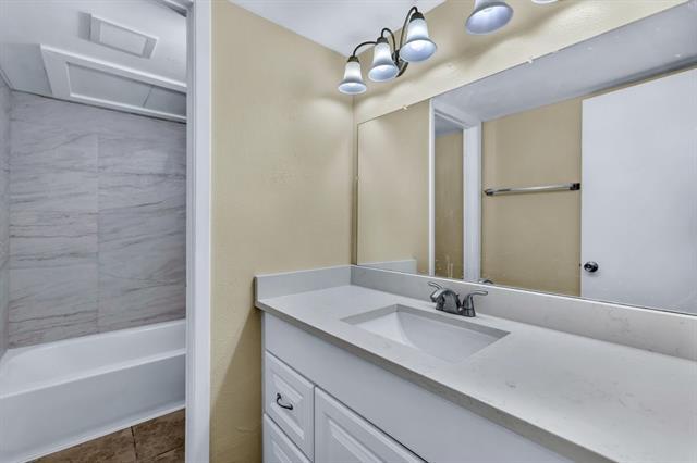 Building Photo - 26 Oakbrook Dr