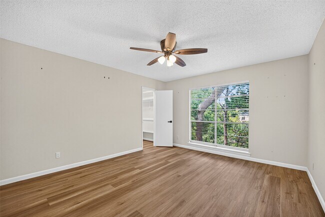 Building Photo - 6547 Bayou Glen Rd
