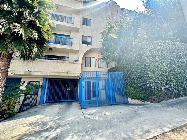 Building Photo - 1052 S Mariposa Ave
