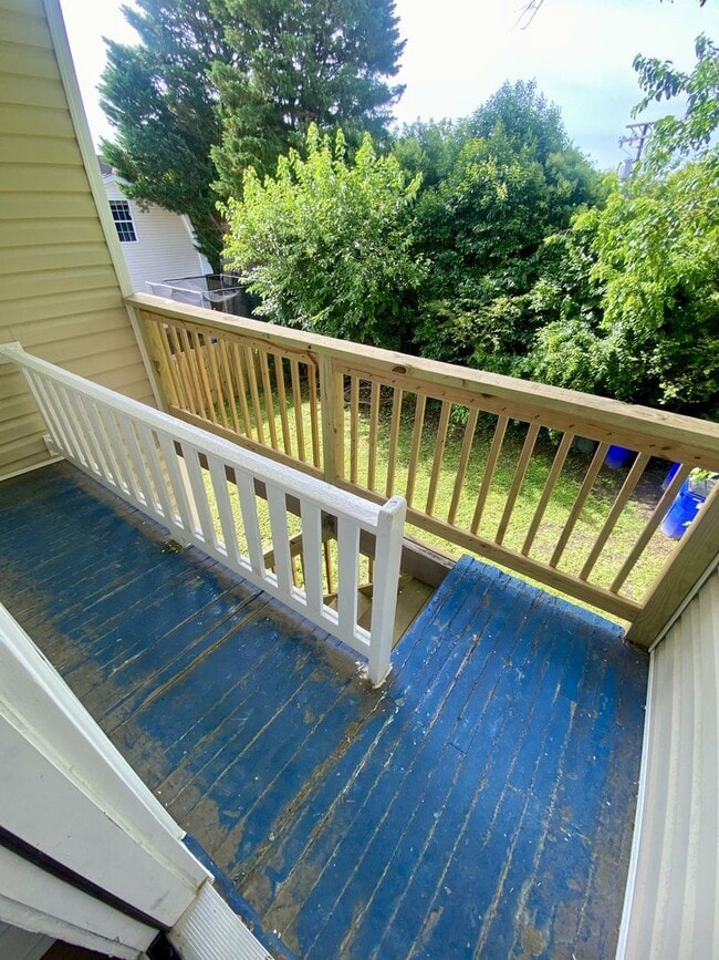 Building Photo - Riverview 2 bedroom 1 bath