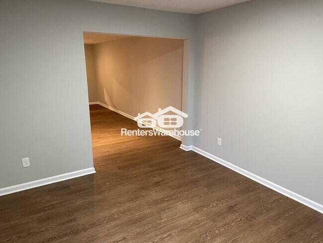 Building Photo - 1331 Stockett Square