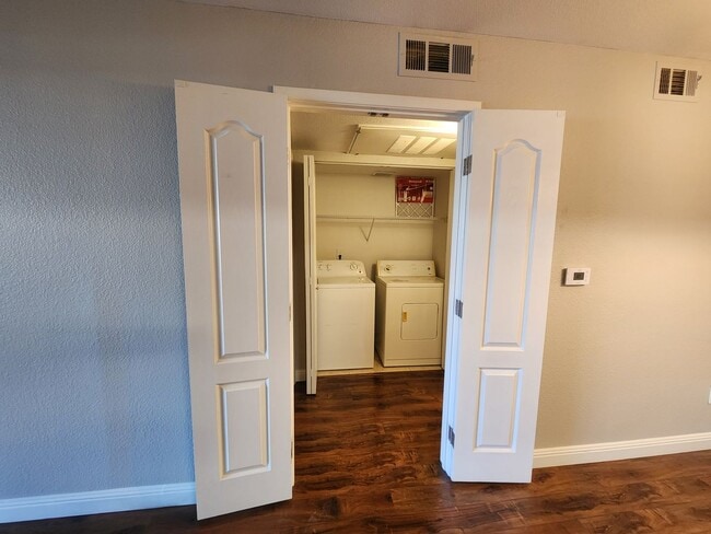 Building Photo - The Perfect One Bedroom, One Bath Condo