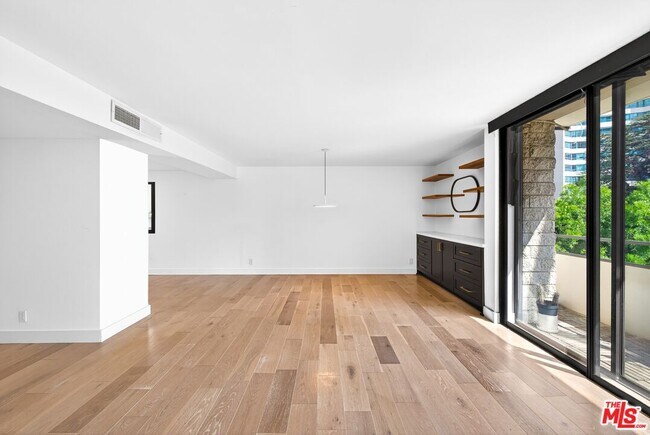 Building Photo - 10535 Wilshire Blvd