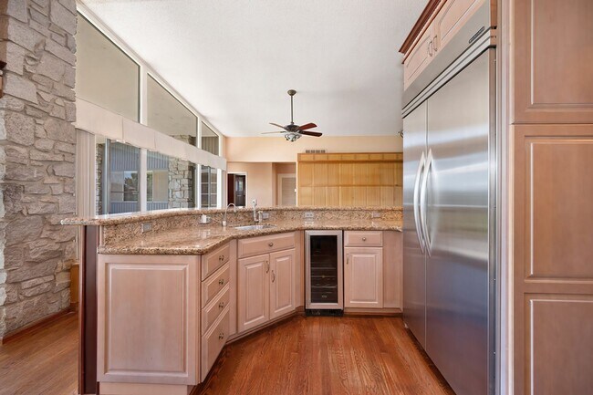 Building Photo - Luxury Living with Stunning 360-Degree Vie...