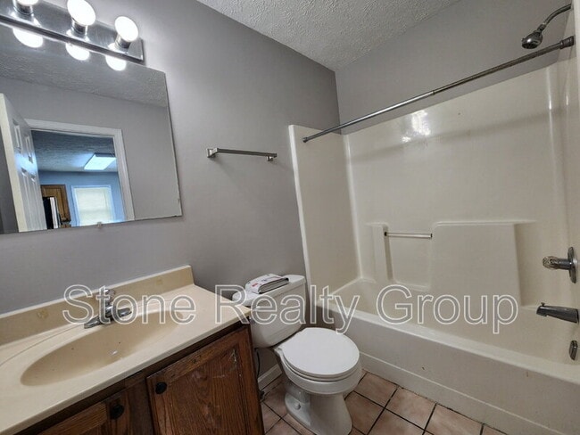 Building Photo - 4874 Pine Ridge Ct
