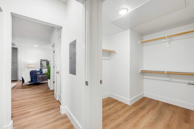 Building Photo - 5313 Reiger Ave