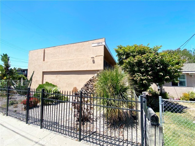 Building Photo - 12019 Sycamore St