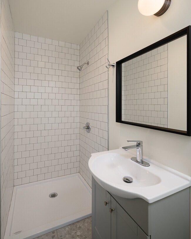 Building Photo - 3045 W Boulevard3H-3H