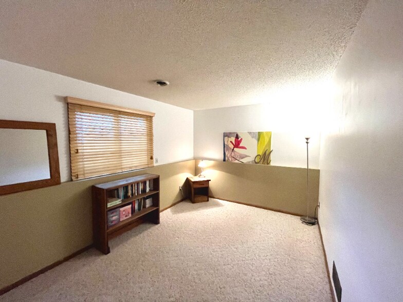 Building Photo - 17604 Lorence Way