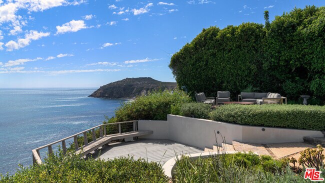 Building Photo - 29020 Cliffside Dr