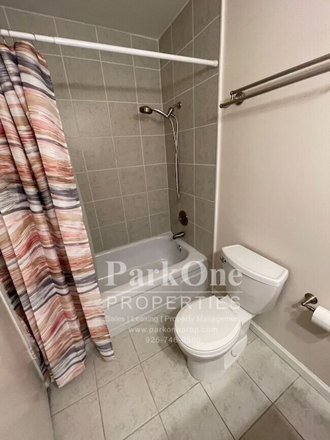 Building Photo - Spacious Condo Near Downtown Walnut Creek ...