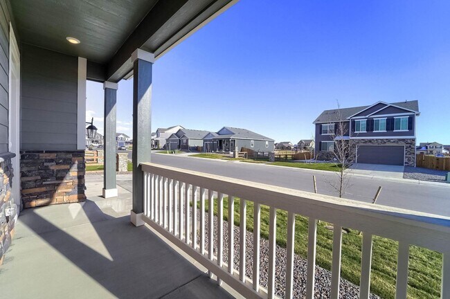 Building Photo - Gorgeous 4 bed, 3 bath, loft and an office!