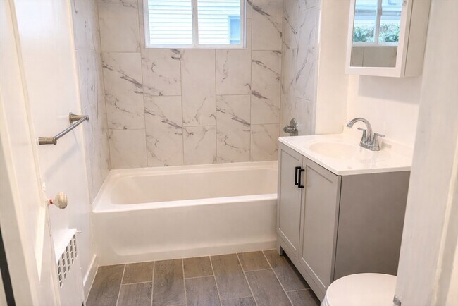 Building Photo - 14 Walter St