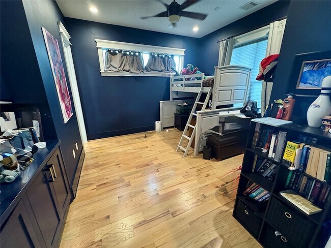 Building Photo - 805 Cordell St