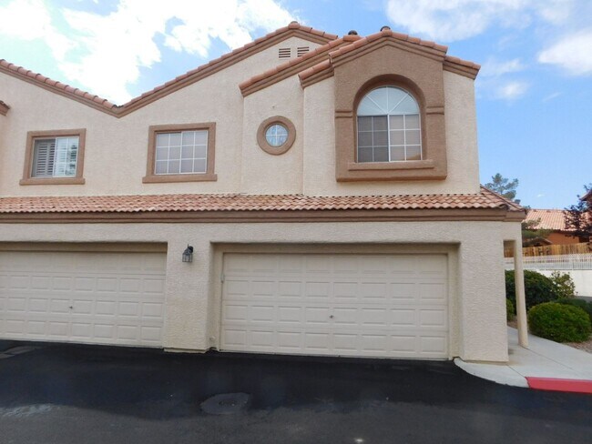 Building Photo - Gorgeous 3 bedroom condo with a 2 car garage! Tons of upgrades*Southwest*Gated community*