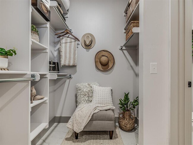 Building Photo - 2633 Crescent Ave