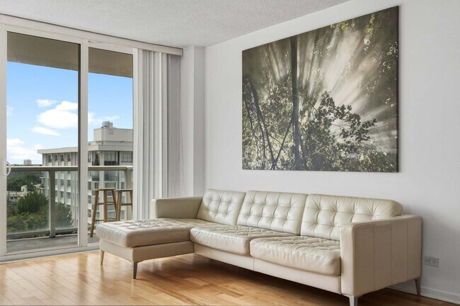 Building Photo - 5599 Collins Ave