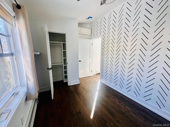 Building Photo - 11 W Glen Ave