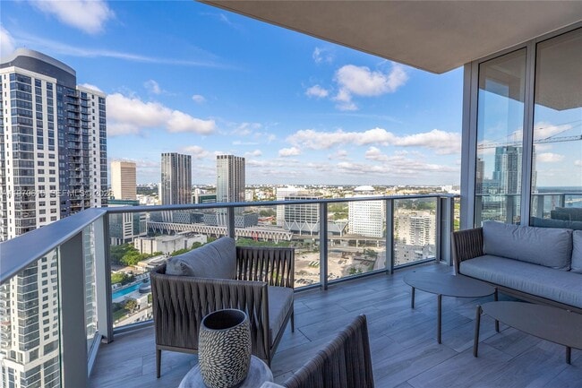 Building Photo - 851 NE 1st Ave