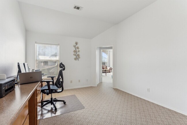 Building Photo - 1501 Ector Dr