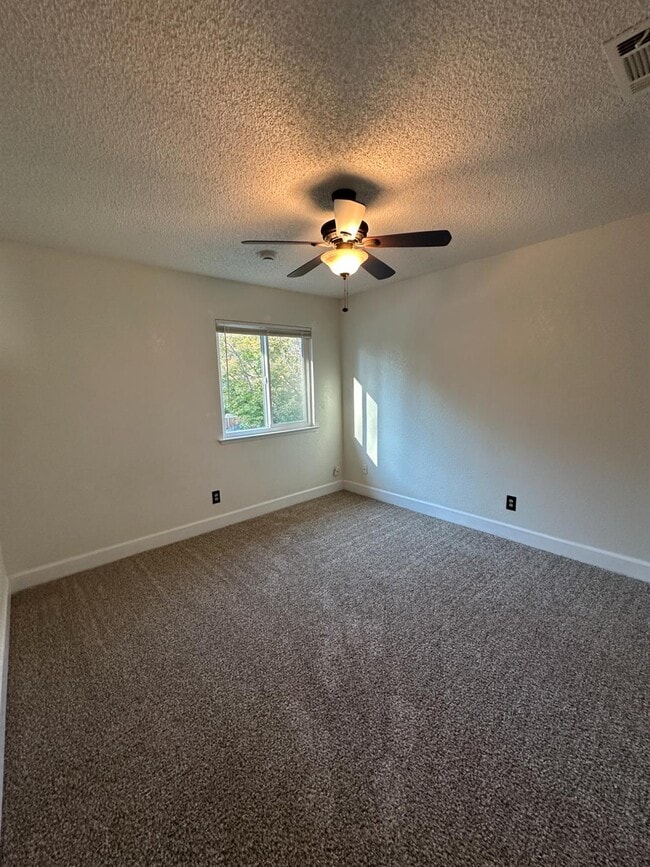 Building Photo - 10042 N Grouse Run