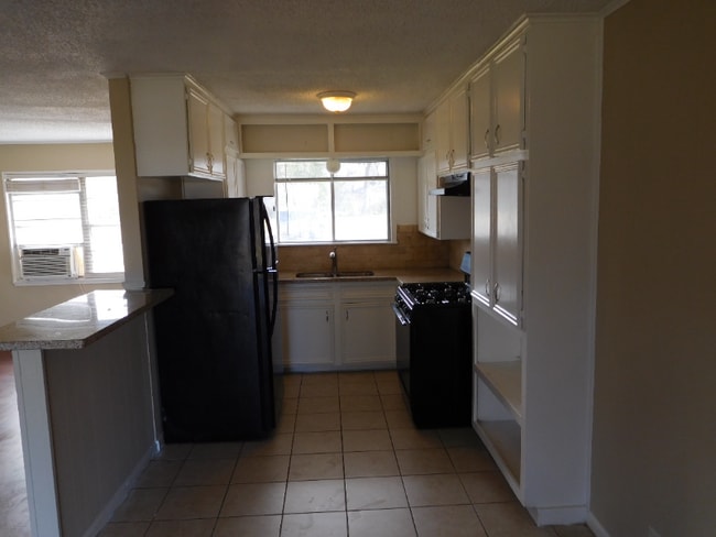 Building Photo - 714 Temple Cir