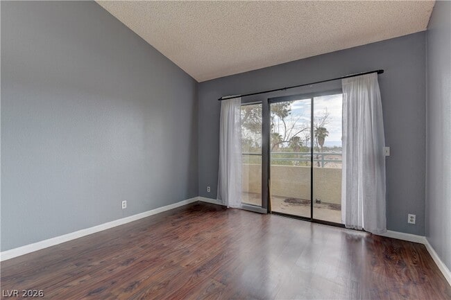 Building Photo - 820 N Sloan Ln