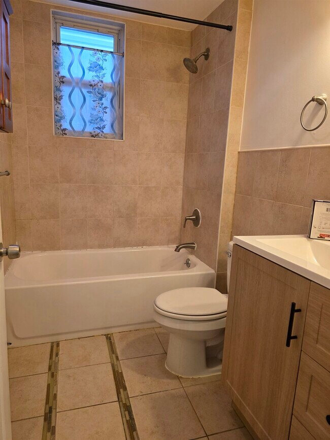 Building Photo - 426 Fairmount Ave