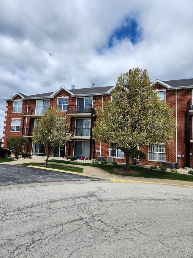 Building Photo - 9810 Liberty Cir