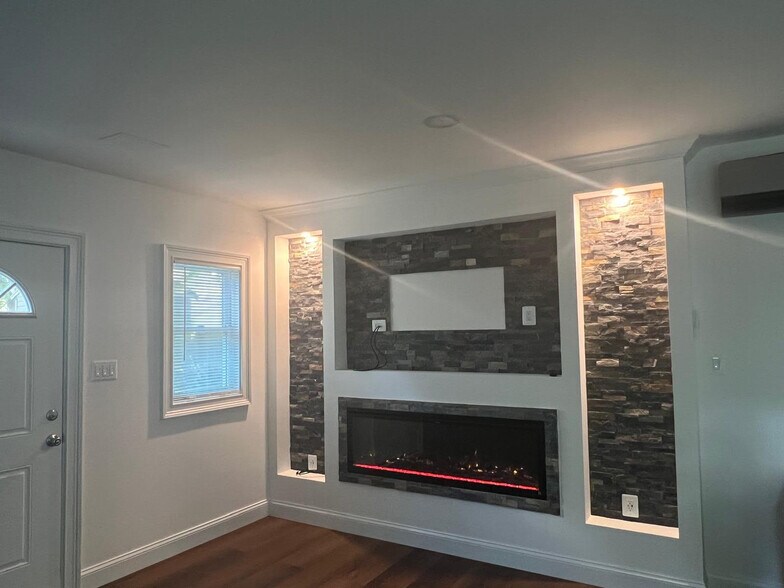 Building Photo - 6032 Clames Dr