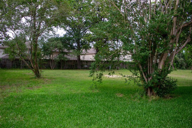 Building Photo - 106 Runnels St