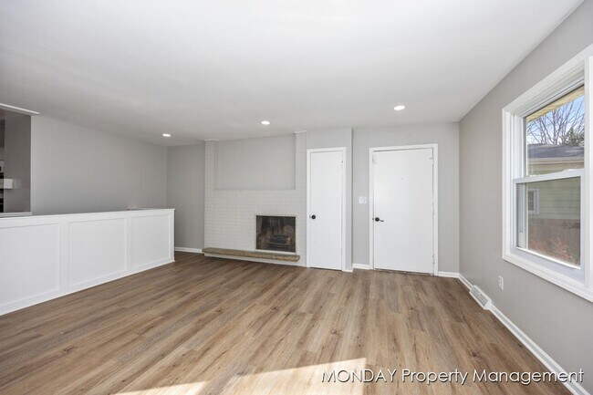 Building Photo - 945-947 Lancashire Ct SE