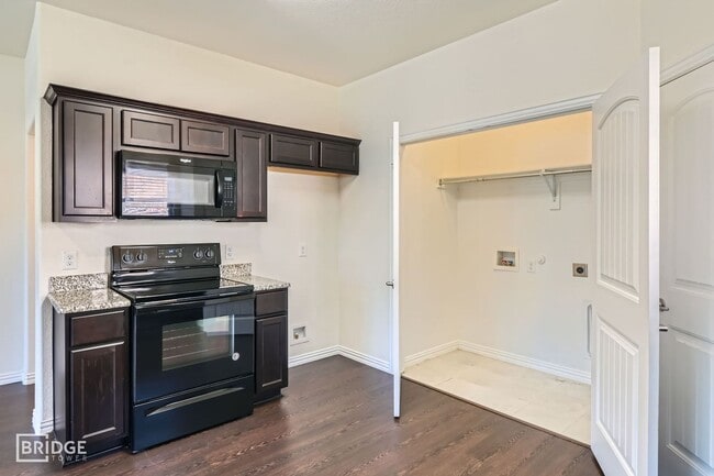 Building Photo - 1412 Lakecrest Ln