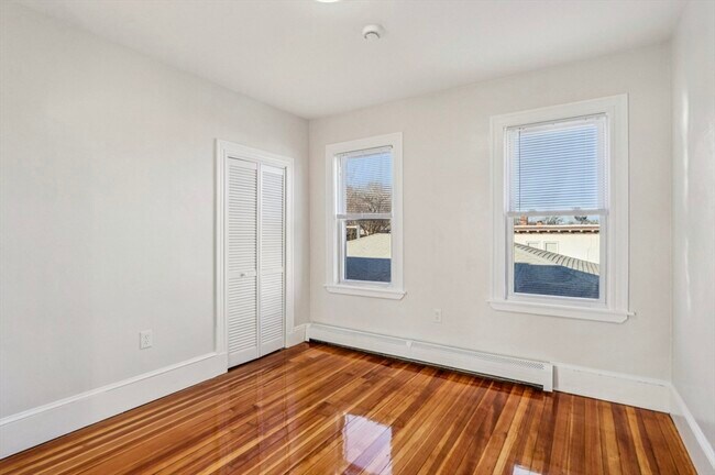 Building Photo - 559 Hyde Park Ave