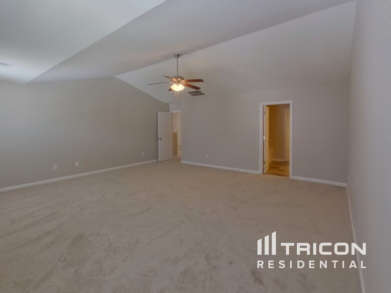 Building Photo - 224 Elmhaven Dr