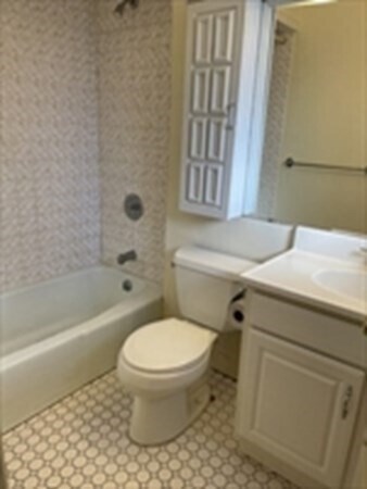 Building Photo - 30a Colonial Dr