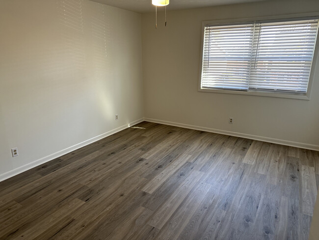Building Photo - 2504 Redwood Ct