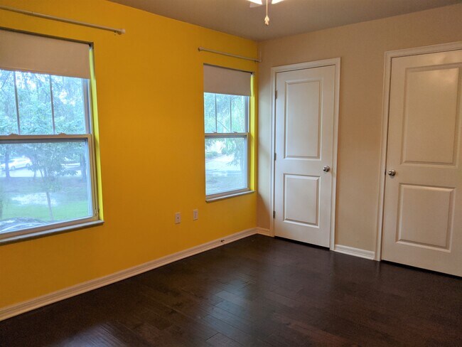 Building Photo - 4605 SW 48th Dr