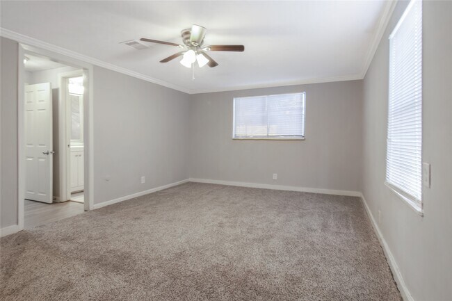 Building Photo - 4401 Elmwood St