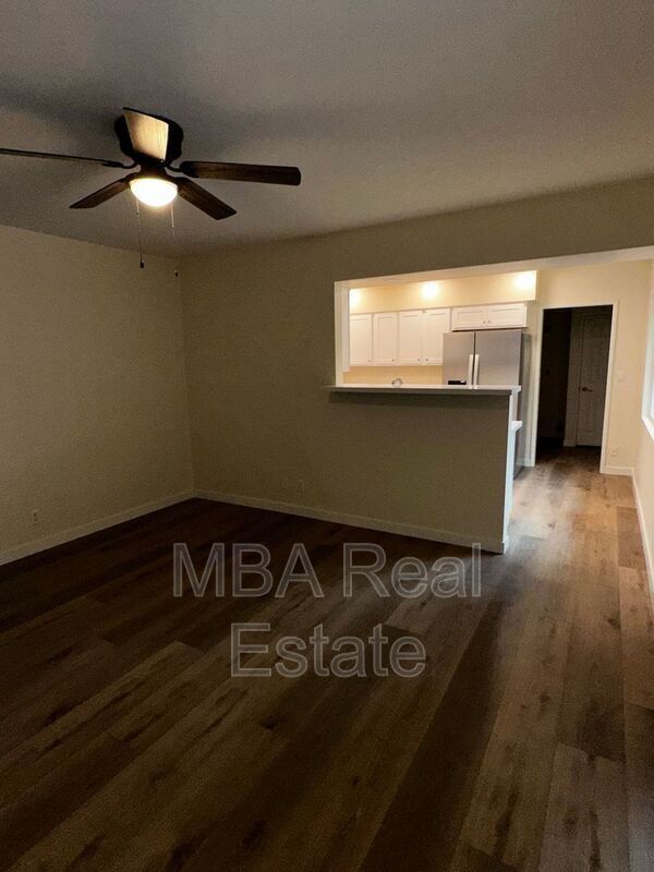 Building Photo - 660 W Erie St