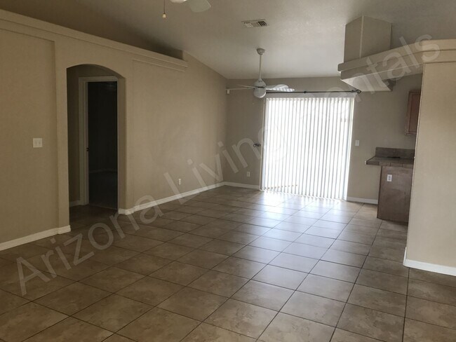 Building Photo - OPEN DESERT BACKYARD!