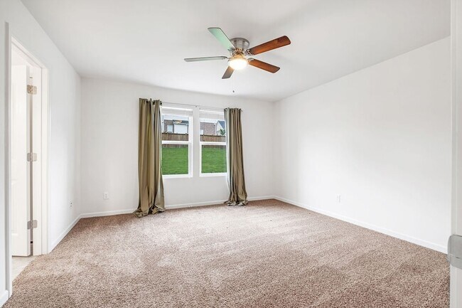 Building Photo - 1038 Livingstone Ln