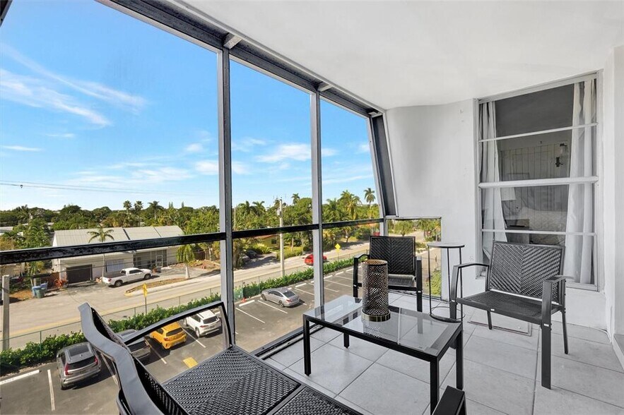 Building Photo - 2970 NE 16th Ave