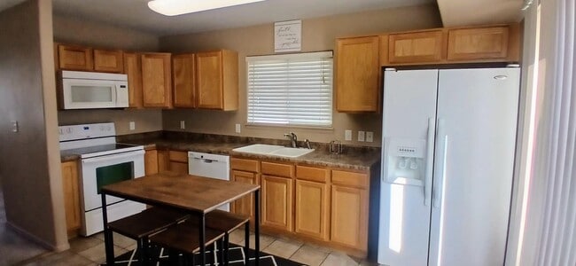 Building Photo - 672 Theresea Ct