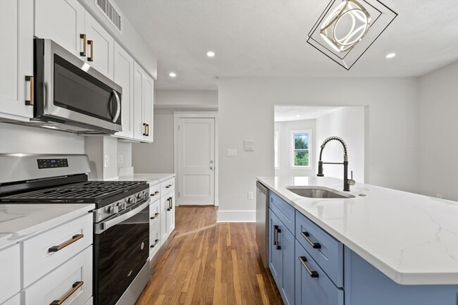 Building Photo - 580 Ashmont St