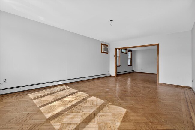 Building Photo - 55 W 5th St