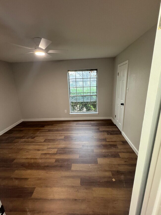 Building Photo - Solar-Powered 3BD in Lancaster with Included Yard Care & Low Utilities