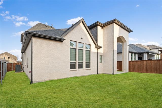 Building Photo - 8213 Legacy Oak Dr